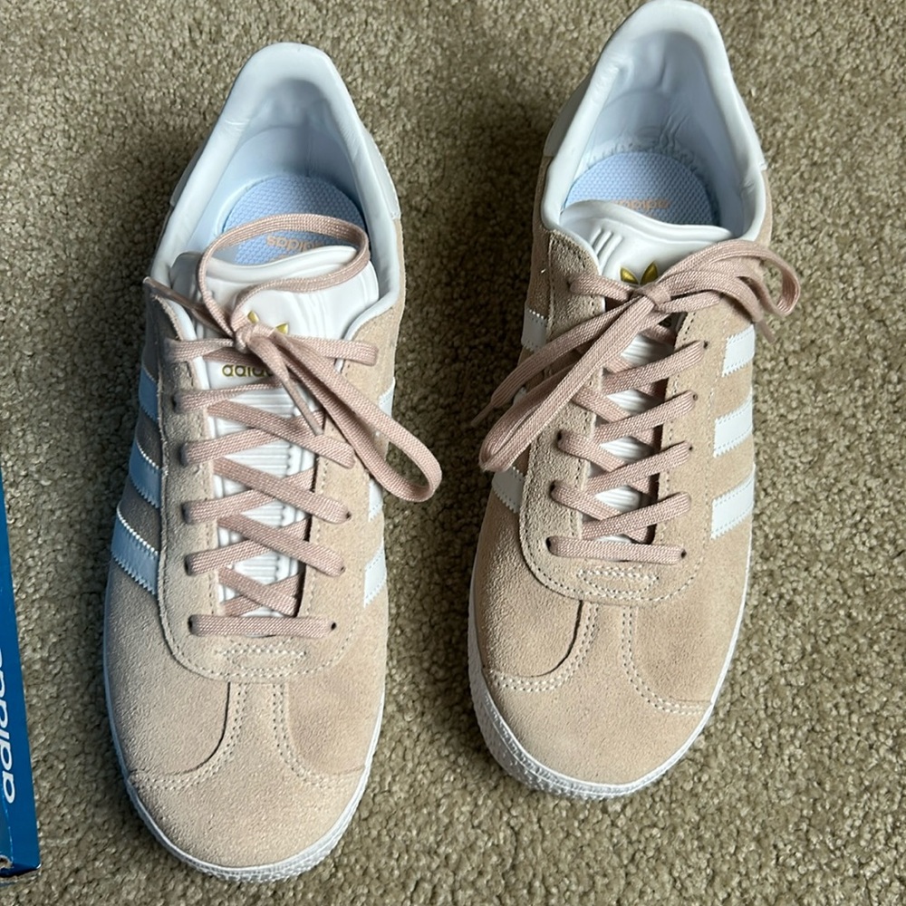 Adidas Gazelle J NWT pink